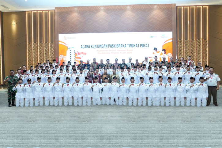 Pegadaian Berikan Apresiasi Beasiswa Total Rp302 Juta untuk Paskibraka&nbsp;2024